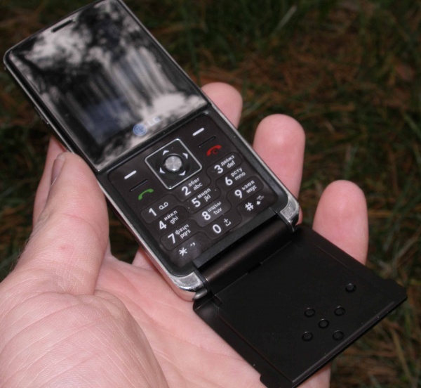 ﻿Обзор мобильного телефона LG KM380